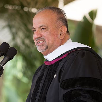 Francisco Rodriguez delivering the graduate commencement keynote