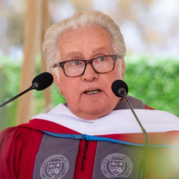 Martin Sheen delivering the undergraduate commencement keynote address