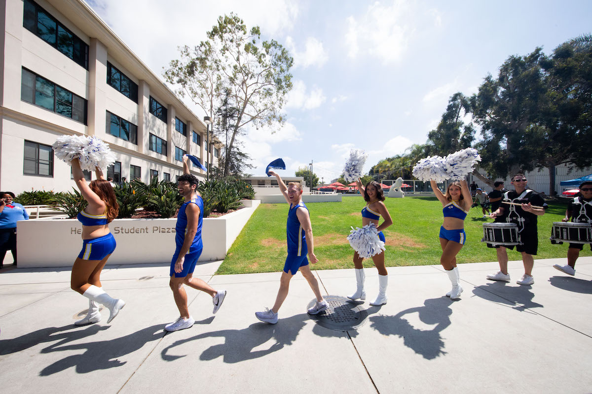 Rams cheerleaders parade on campus